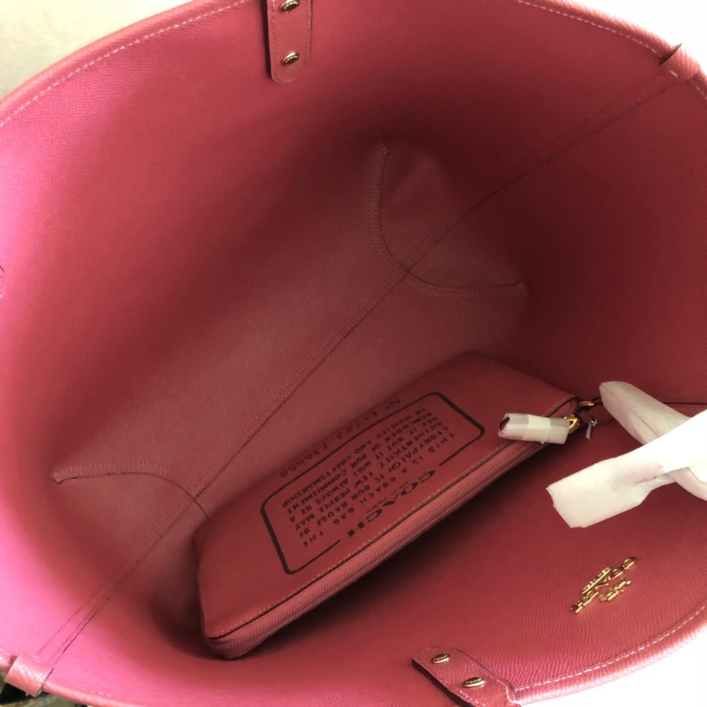 Coach Signature reversible city tote - Picture 3 of 6